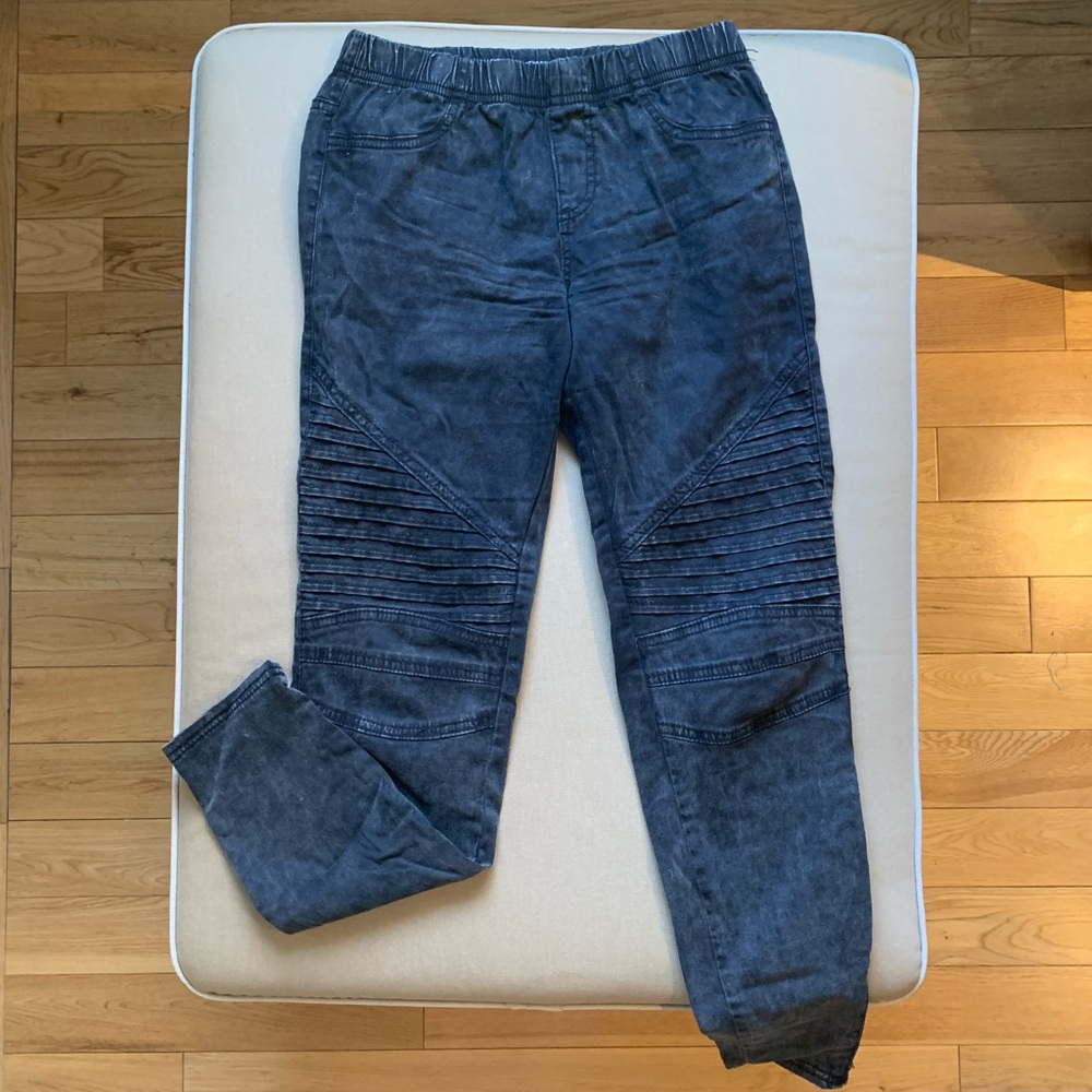 Charcoal/gray pants